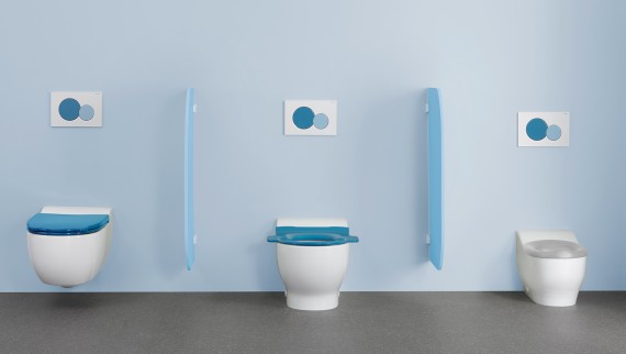 WC školjke iz linije kupaonske opreme Geberit Bambini sa šarenim poklopcem WC-a i tipkom za aktiviranje ispiranja